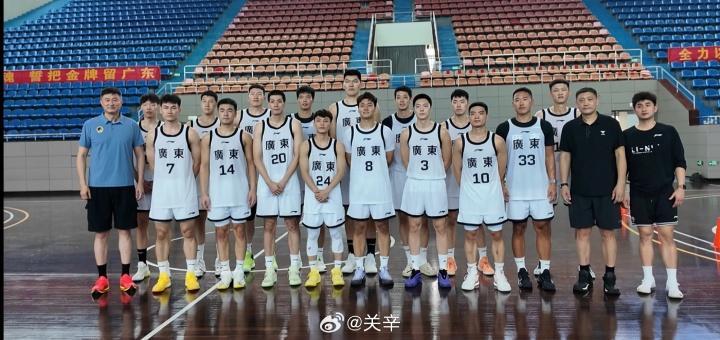 开云娱乐平台-晒一下广东全运会男篮阵容：十个国字号队员！看着都吓人