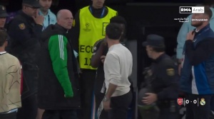 阿斯报：卡瓦哈尔半场时骚扰萨卡引冲突，他可能被欧足联禁赛4场